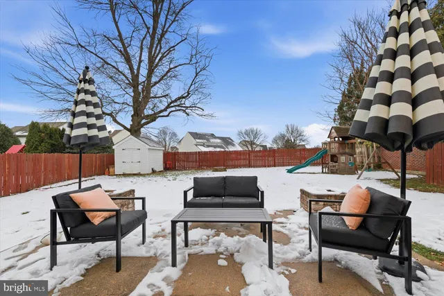a view of a dinning table and chairs in the patio