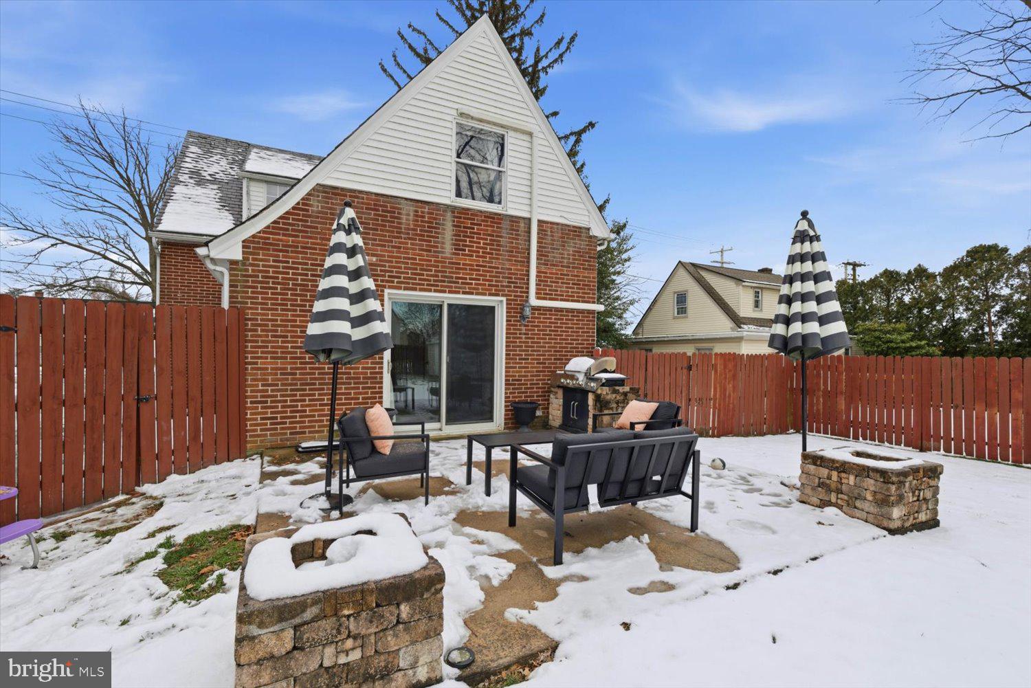 845 Paramount Avenue Lancaster, PA 17602 - Photo 44 of 49 a view of a dinning table and chairs in the patio