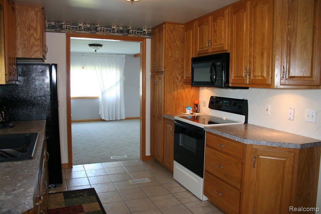 1811 Decker Road Decker, MI 48426 - Photo 3 of 13 IMG_3478.JPG