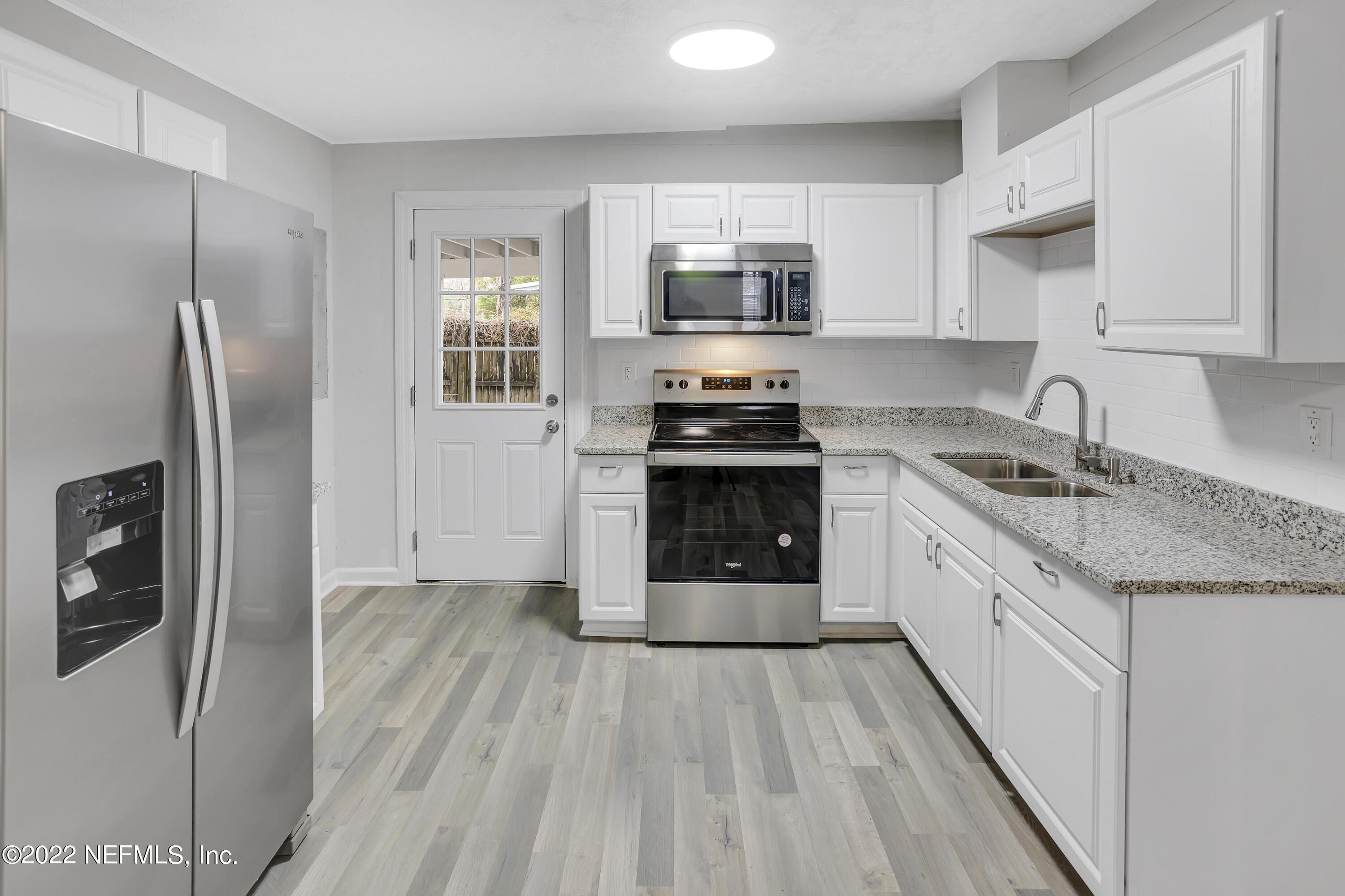 8903 Hipps Road Jacksonville, FL 32222 - Photo 5 of 22 Kitchen