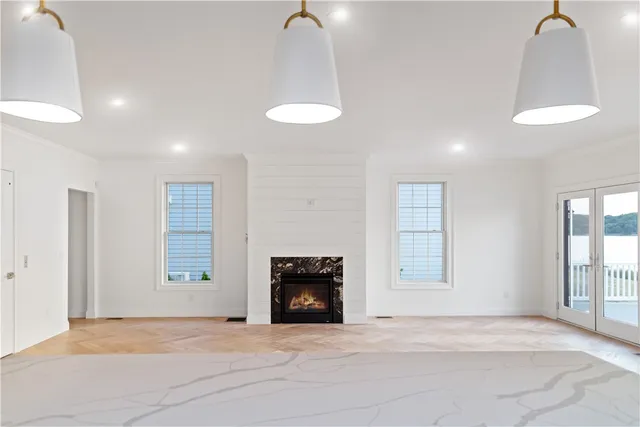 $1,289,999 | 114 East Pt Drive, East Providence, RI 02914