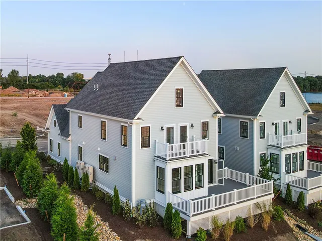 $1,289,999 | 114 East Pt Drive, East Providence, RI 02914