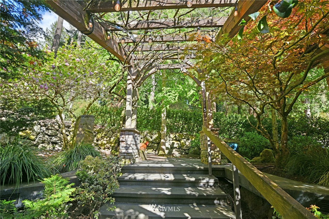 8253 Hansen Road Northeast Bainbridge Island, WA 98110 - Photo 2 of 40