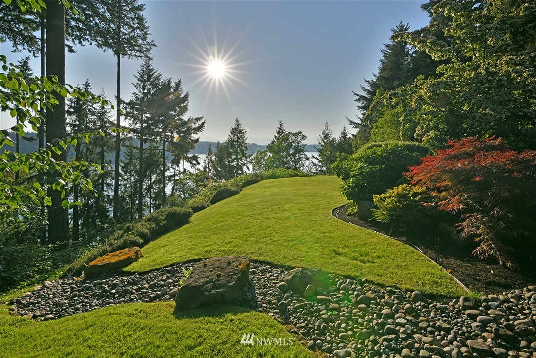 8253 Hansen Road Northeast Bainbridge Island, WA 98110 - Photo 4 of 40