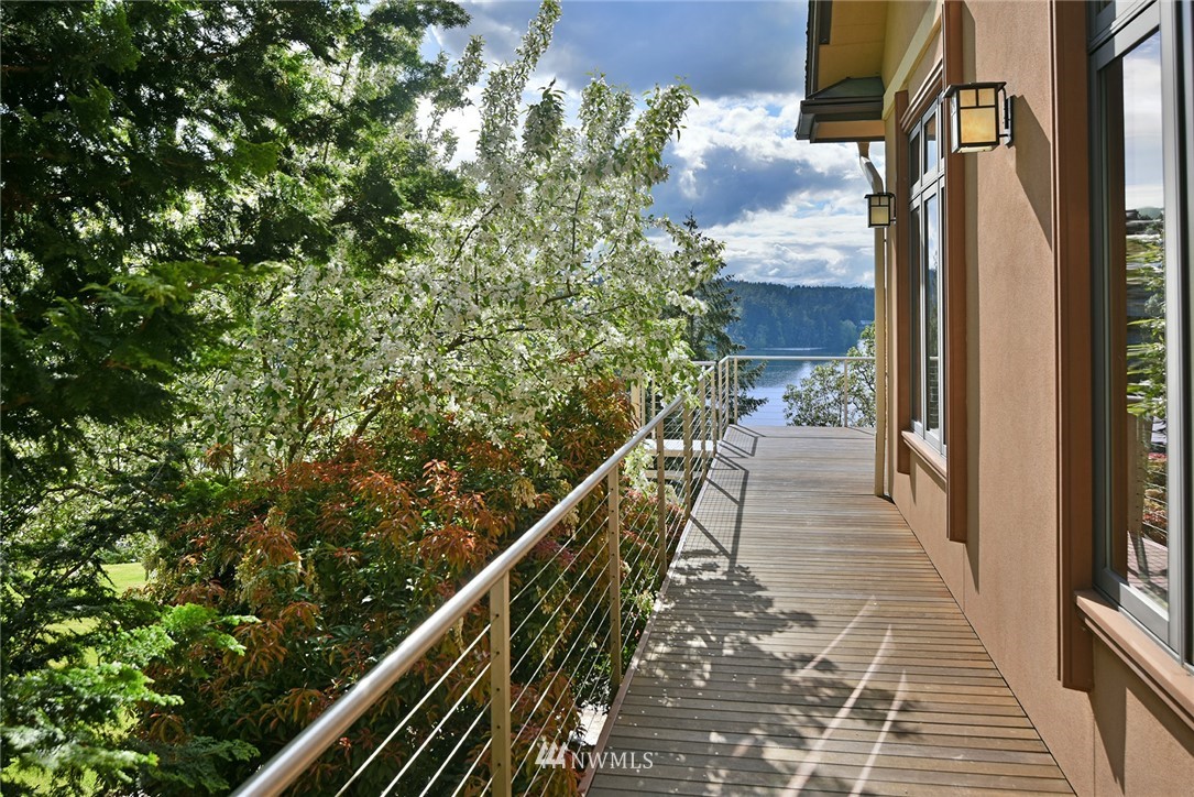 8253 Hansen Road Northeast Bainbridge Island, WA 98110 - Photo 10 of 40