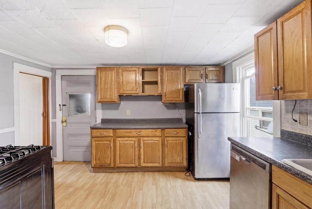 214 High Street Webster, MA 01570 - Photo 6 of 42