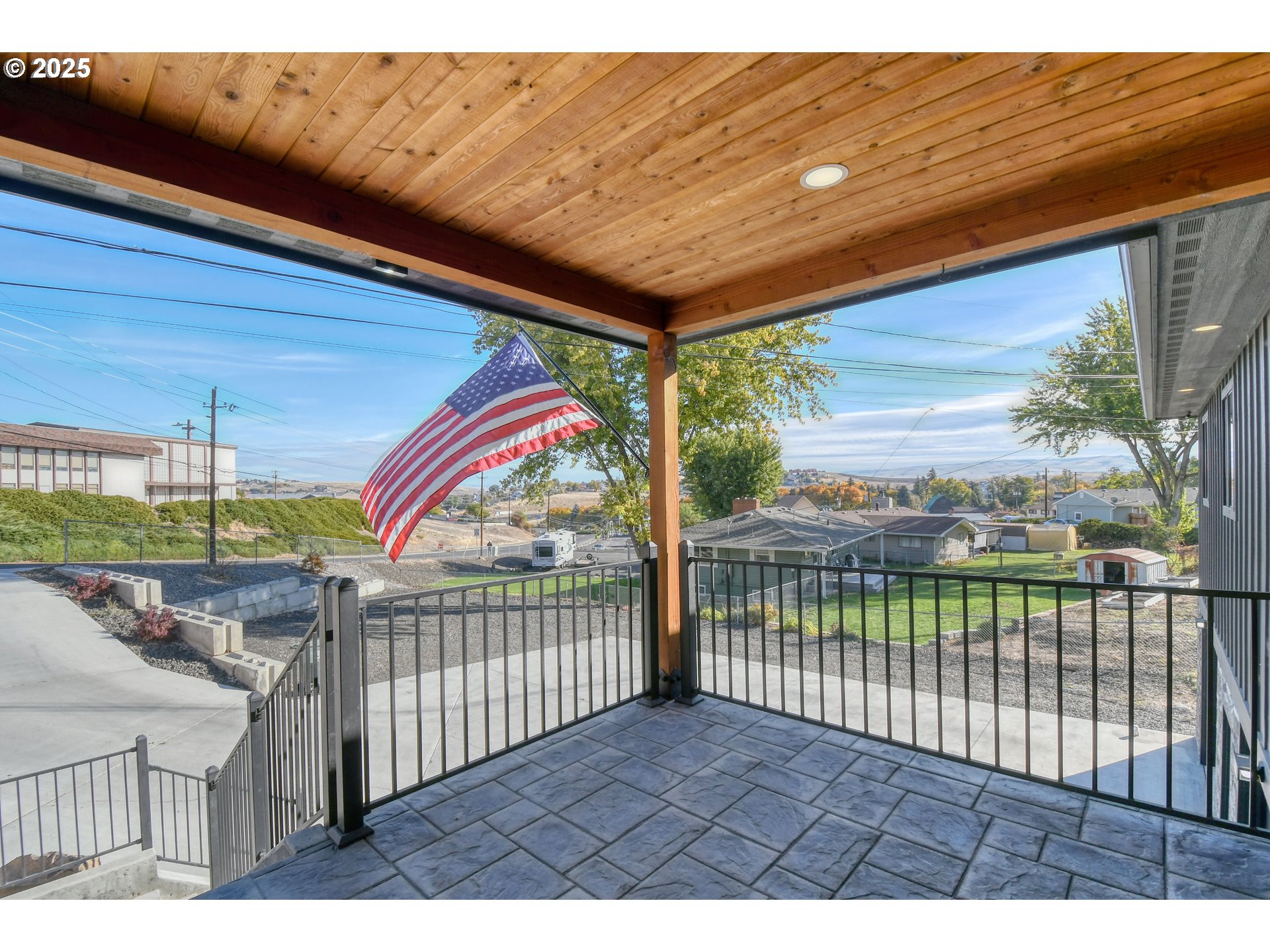 2716 Southwest Hailey Avenue Pendleton, OR 97801 - Photo 4 of 40 a view of a balcony