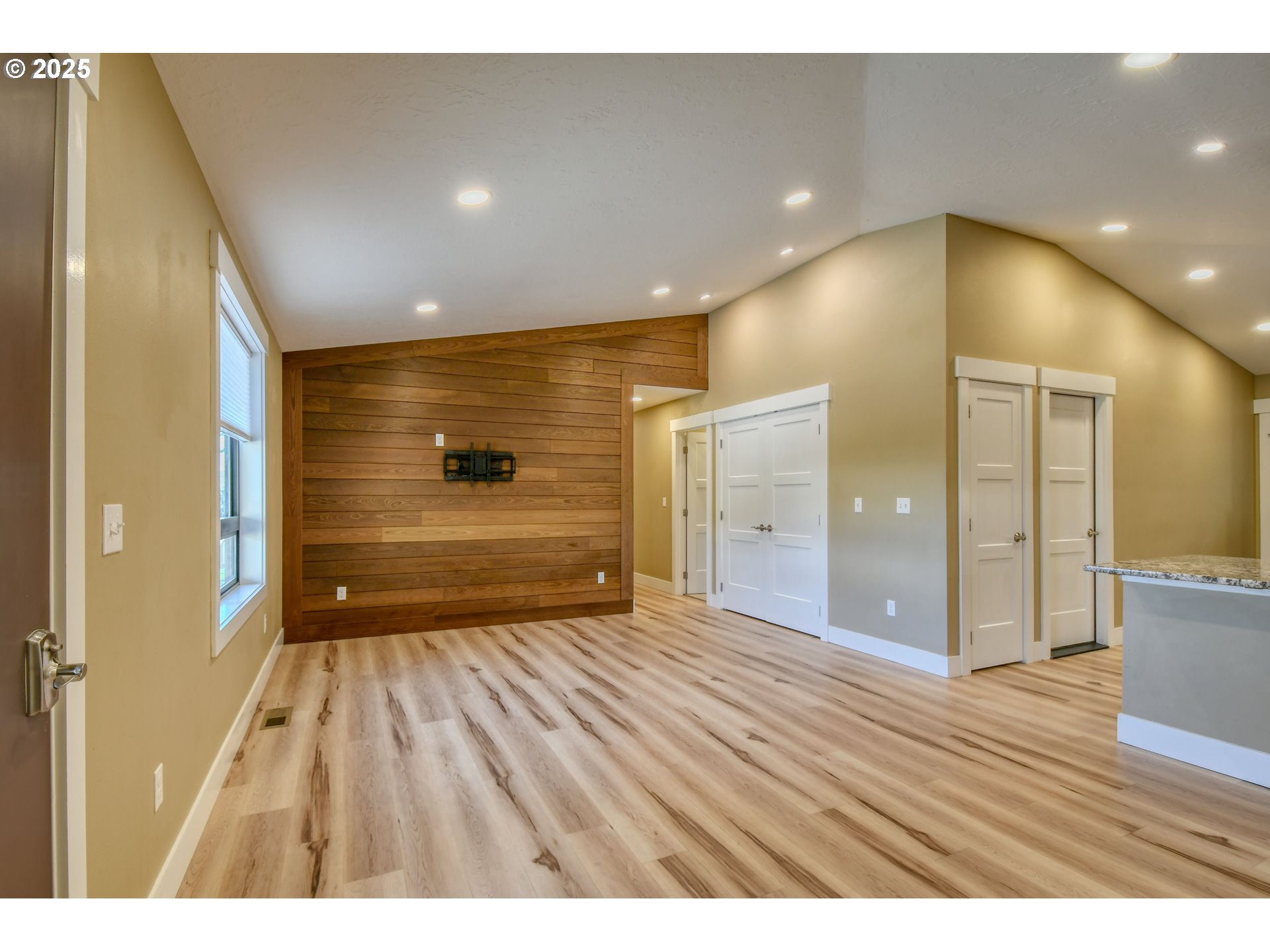 2716 Southwest Hailey Avenue Pendleton, OR 97801 - Photo 5 of 40 a view of hallway