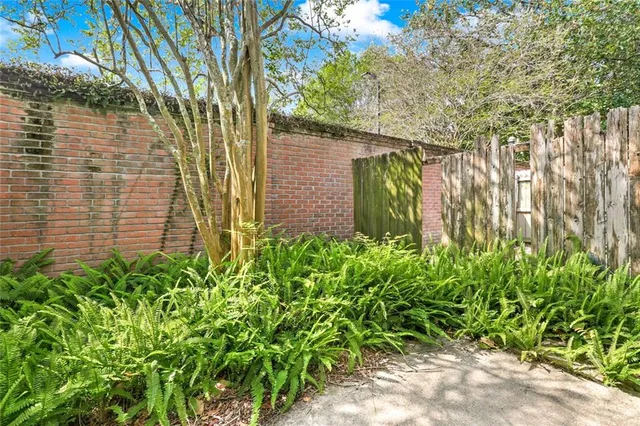 $2,000 | 1622 Napoleon Avenue, New Orleans, LA 70115