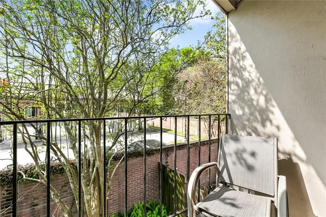 $2,000 | 1622 Napoleon Avenue, New Orleans, LA 70115