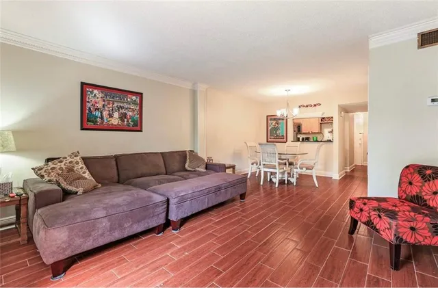 $2,000 | 1622 Napoleon Avenue, New Orleans, LA 70115