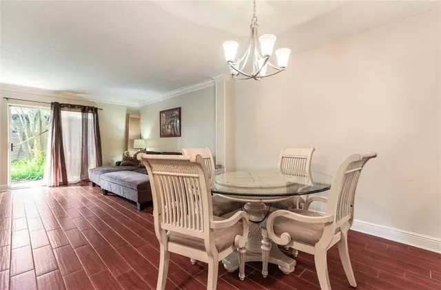 $2,000 | 1622 Napoleon Avenue, New Orleans, LA 70115