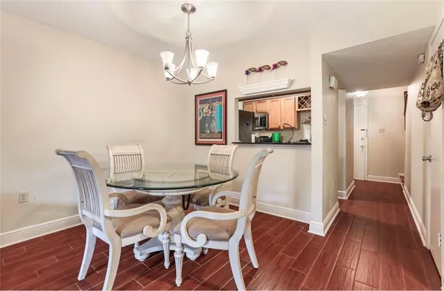 $2,000 | 1622 Napoleon Avenue, New Orleans, LA 70115