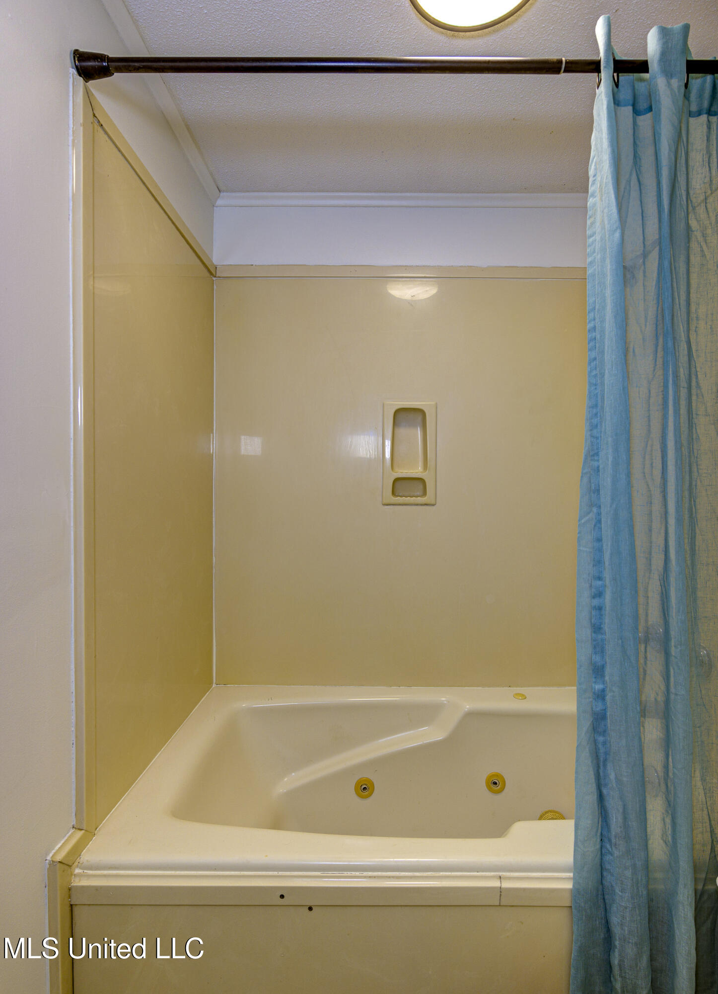 5400 Jeff Davis Road Vicksburg, MS 39180 - Photo 15 of 20 Bathroom 3