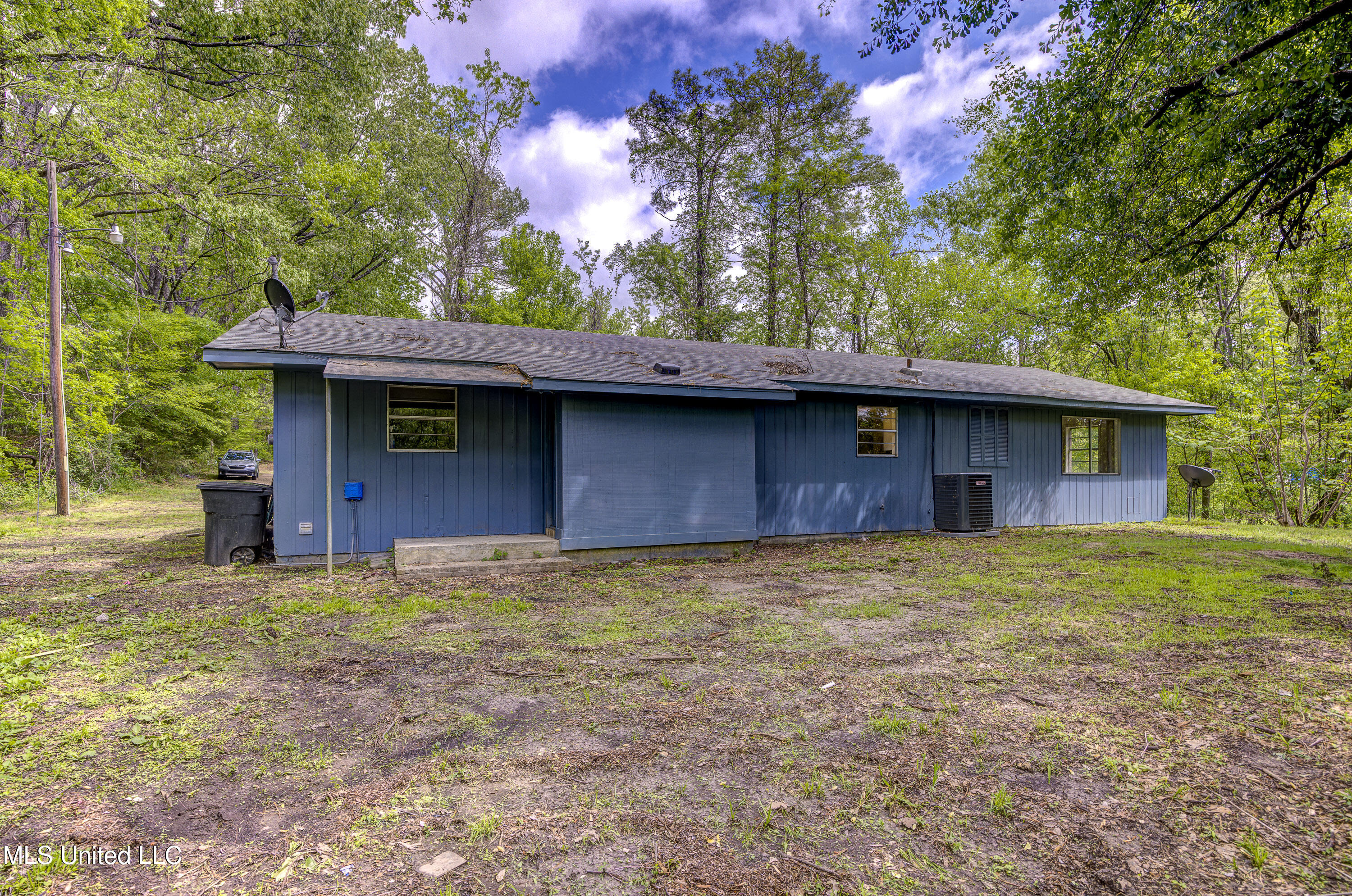 5400 Jeff Davis Road Vicksburg, MS 39180 - Photo 18 of 20 Rear Three-Quarter View