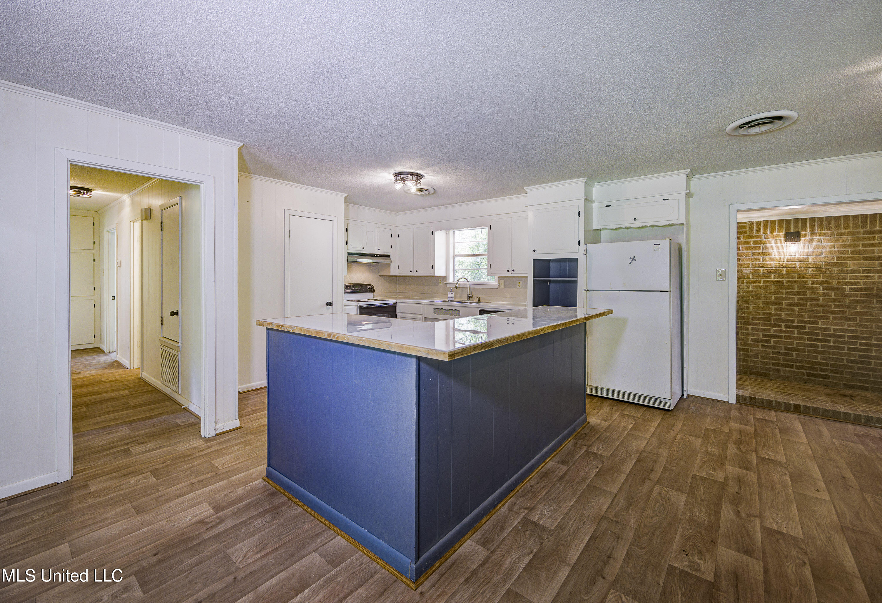5400 Jeff Davis Road Vicksburg, MS 39180 - Photo 7 of 20 Kitchen 1