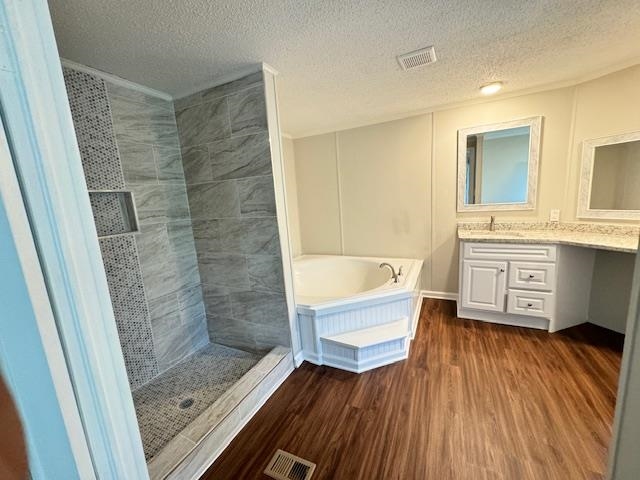 281 Pintail Circle Drummonds, TN 38023 - Photo 17 of 26 a bathroom with a sink a mirror and a bathtub