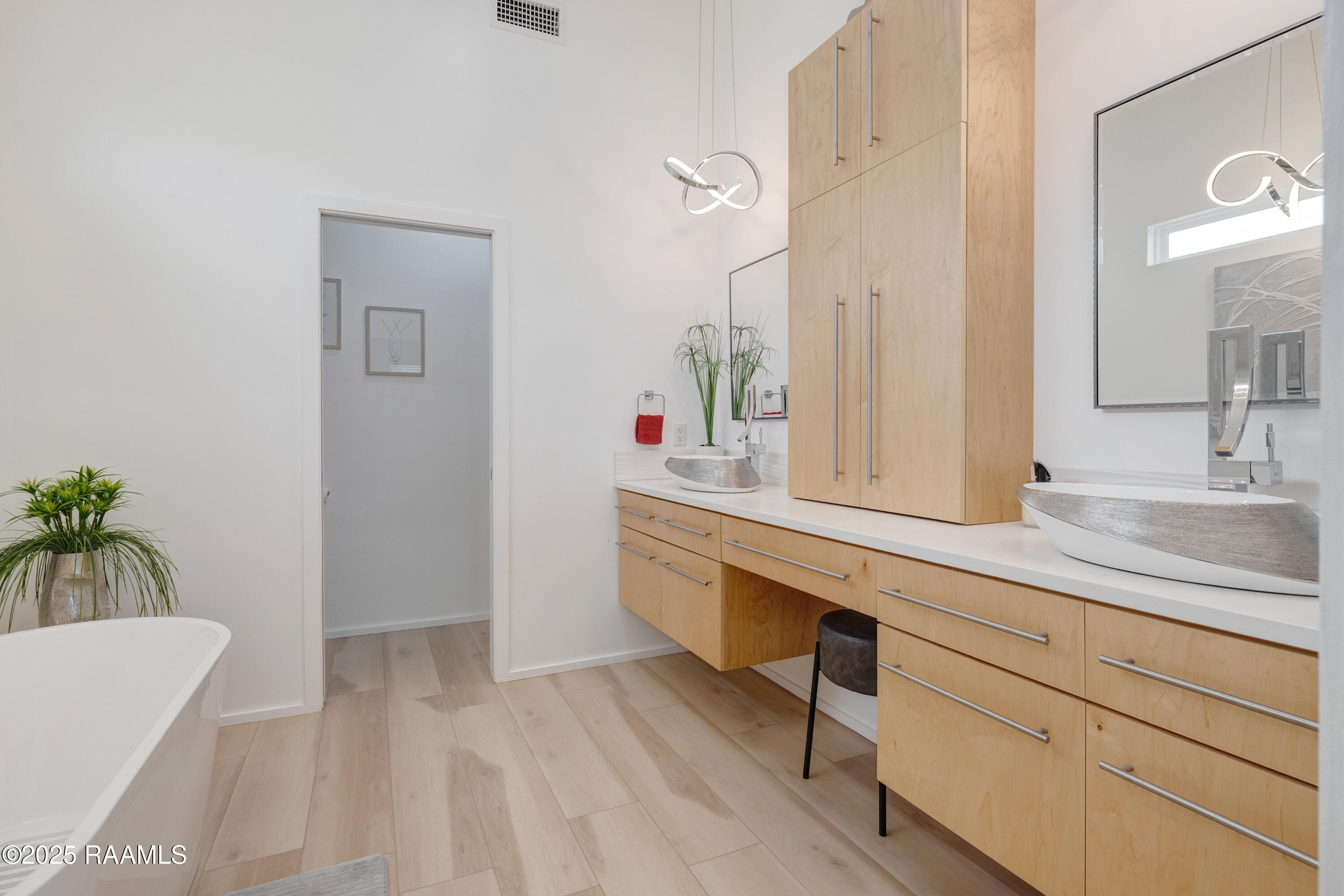 3703 Daspit Road New Iberia, LA 70563 - Photo 20 of 43 Primary Bathroom