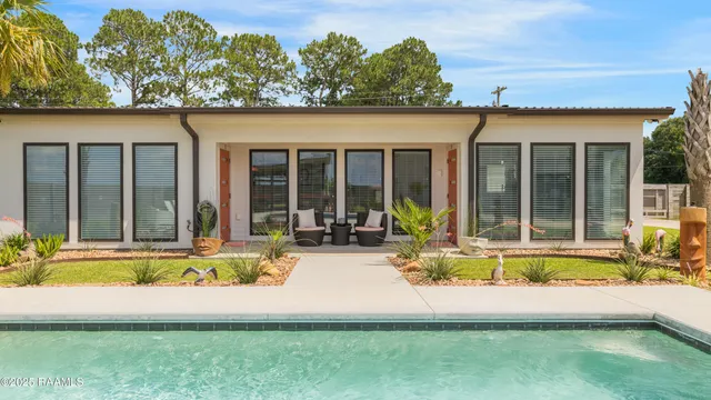 $445,000 | 3703 Daspit Road, New Iberia, LA 70563