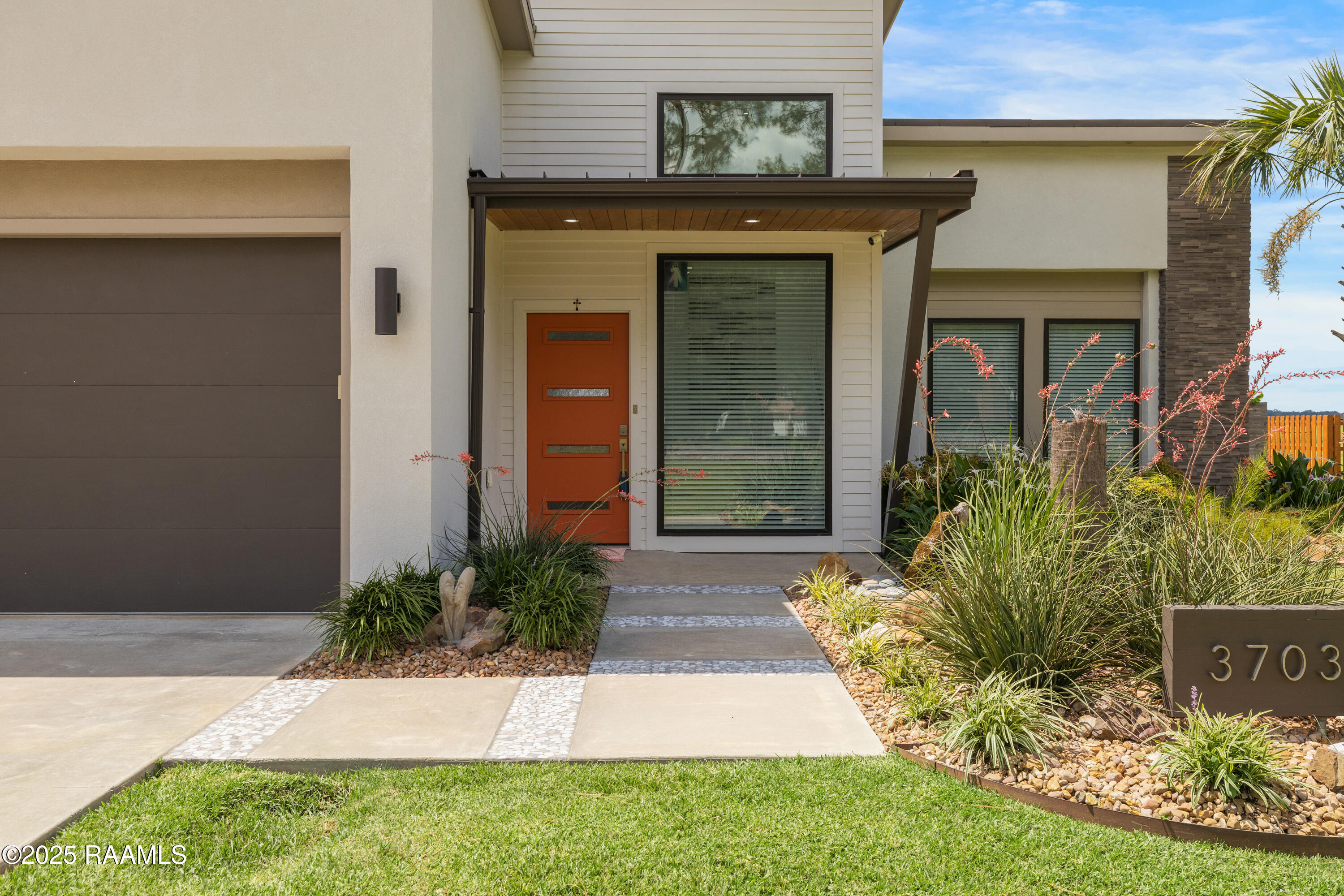 3703 Daspit Road New Iberia, LA 70563 - Photo 5 of 43 Front Porch