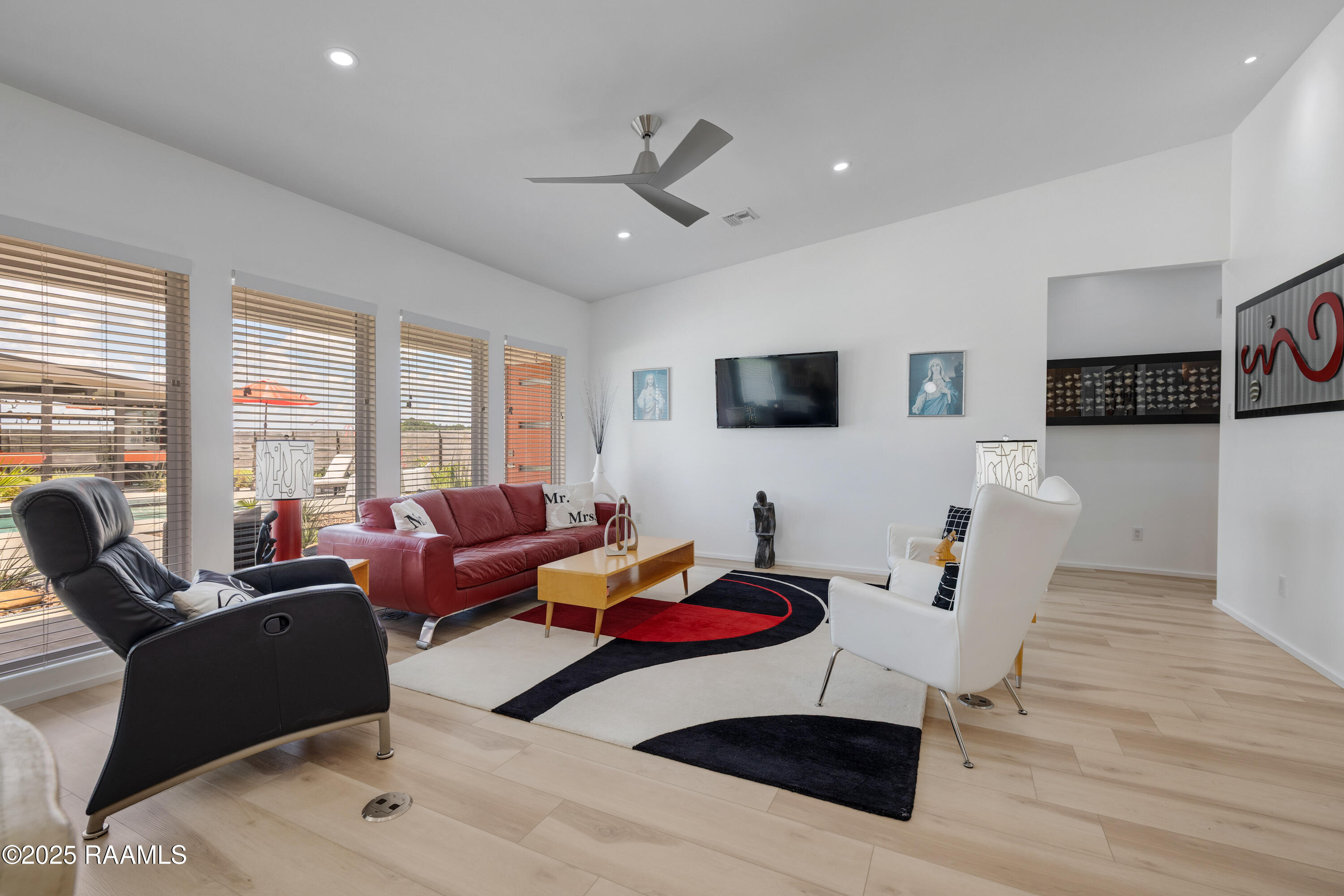 3703 Daspit Road New Iberia, LA 70563 - Photo 8 of 43 Living Room