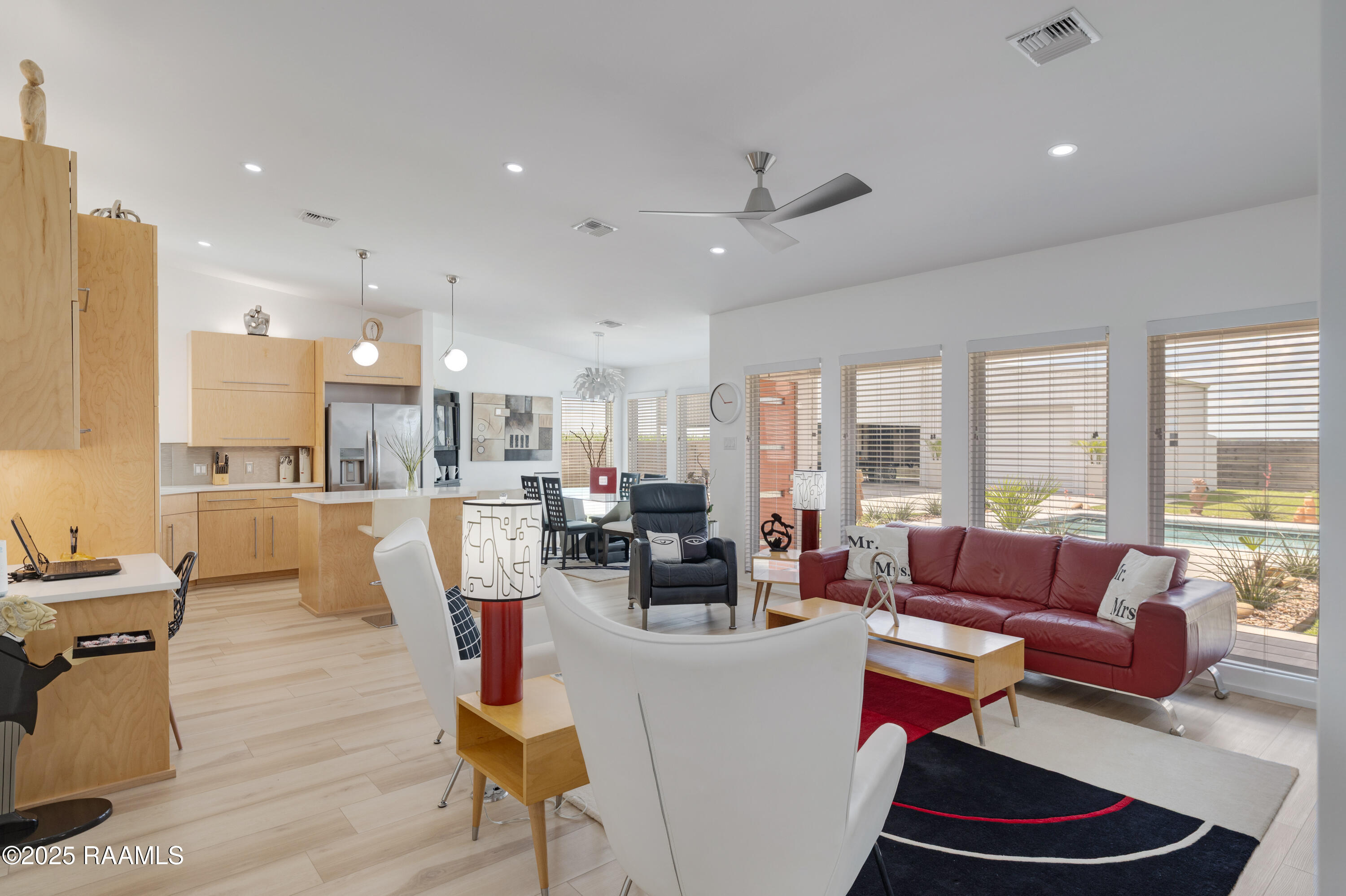 3703 Daspit Road New Iberia, LA 70563 - Photo 9 of 43 Living Room