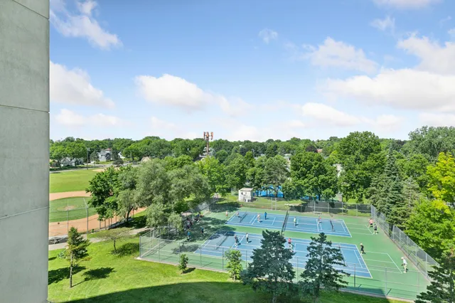 $144,900 | 1181 Edgcumbe Road, Unit 501, St. Paul, MN 55105