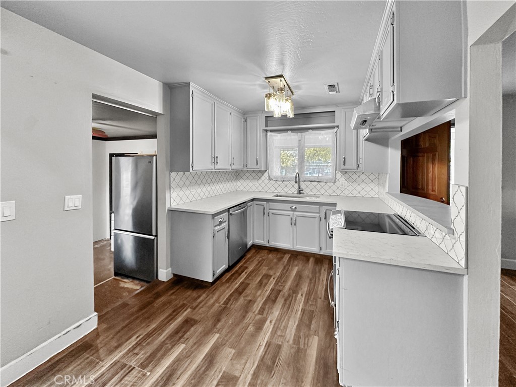 15 Regent Loop Oroville, CA 95966 - Photo 4 of 22 a kitchen with stainless steel appliances granite countertop a sink stove and refrigerator
