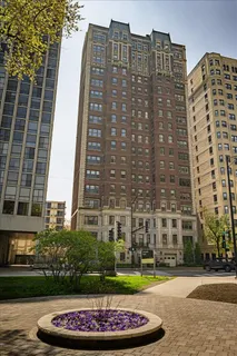 $590,000 | 399 West Fullerton Parkway, Unit 16E, Chicago, IL 60614
