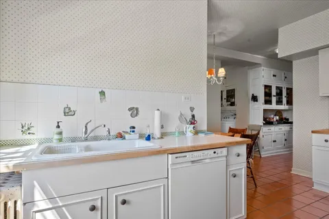 $590,000 | 399 West Fullerton Parkway, Unit 16E, Chicago, IL 60614