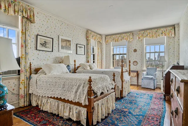 $590,000 | 399 West Fullerton Parkway, Unit 16E, Chicago, IL 60614