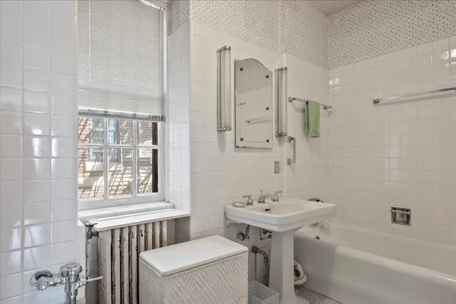 $590,000 | 399 West Fullerton Parkway, Unit 16E, Chicago, IL 60614