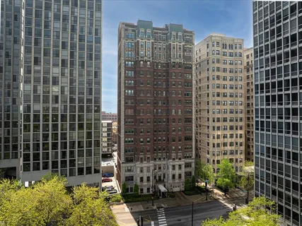 $590,000 | 399 West Fullerton Parkway, Unit 16E, Chicago, IL 60614