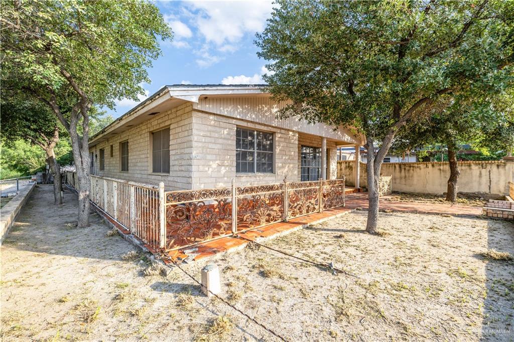 700 North East Street Rio Grande City, TX 78582 - Photo 3 of 18
