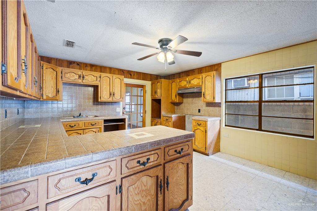 700 North East Street Rio Grande City, TX 78582 - Photo 8 of 18