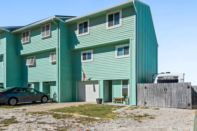 $439,900 | 3240 Quiet Water Lane, Gulf Breeze, FL 32563