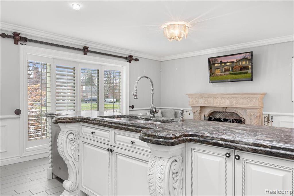 165 Lewiston Road Grosse Pointe Farms, MI 48236 - Photo 13 of 61