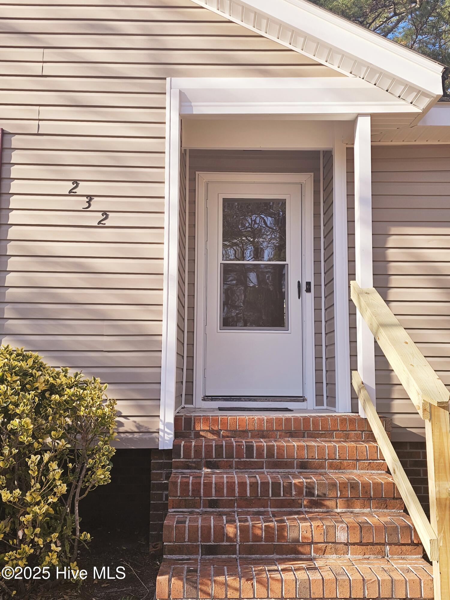 232 Natalie Lane Hubert, NC 28539 - Photo 3 of 23 Front step