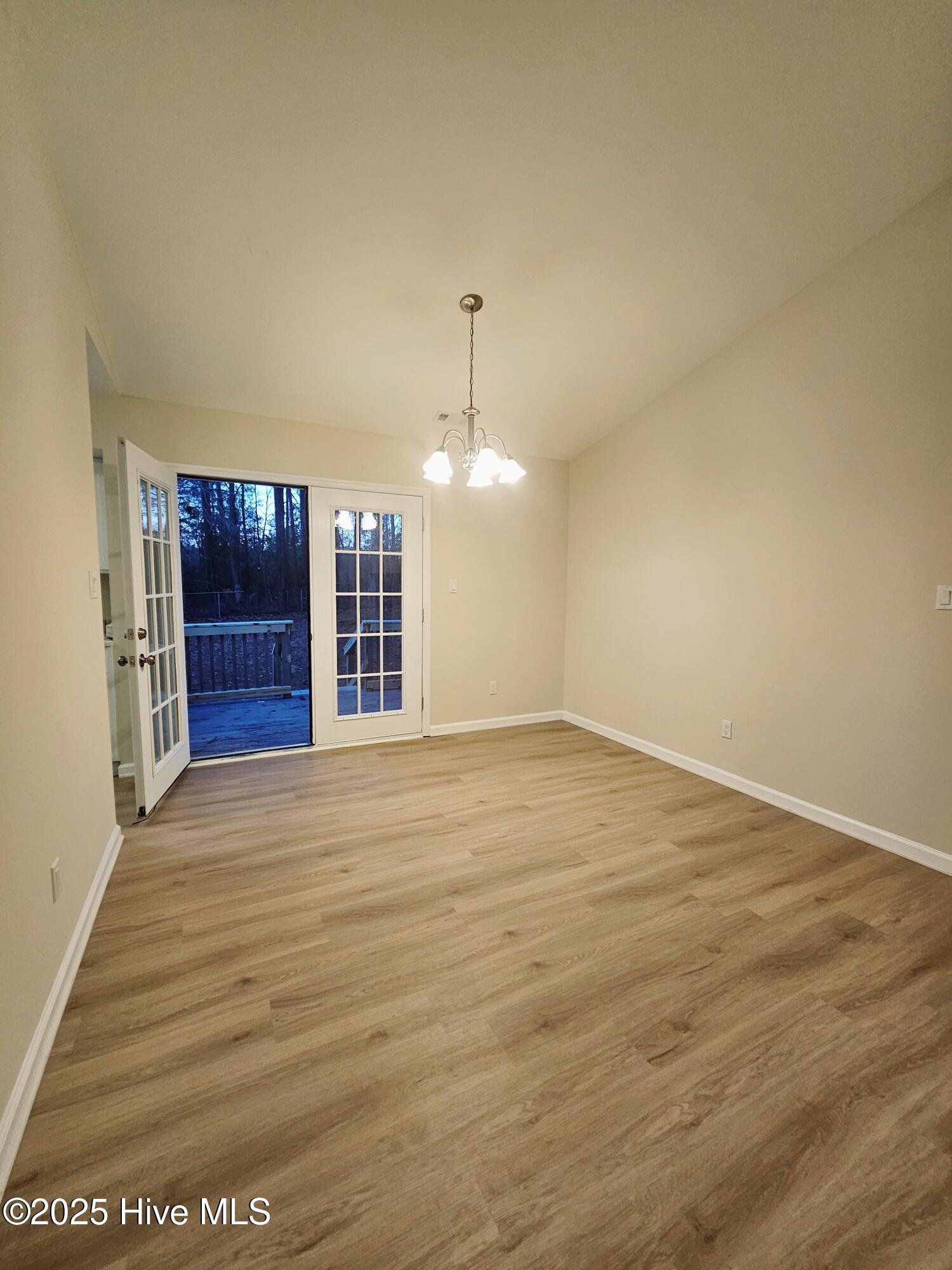 232 Natalie Lane Hubert, NC 28539 - Photo 6 of 23 Dining space