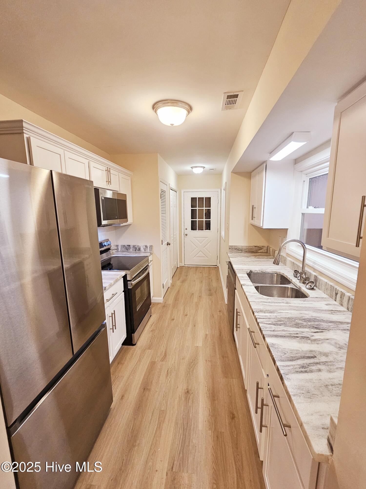 232 Natalie Lane Hubert, NC 28539 - Photo 8 of 23 Kitchen