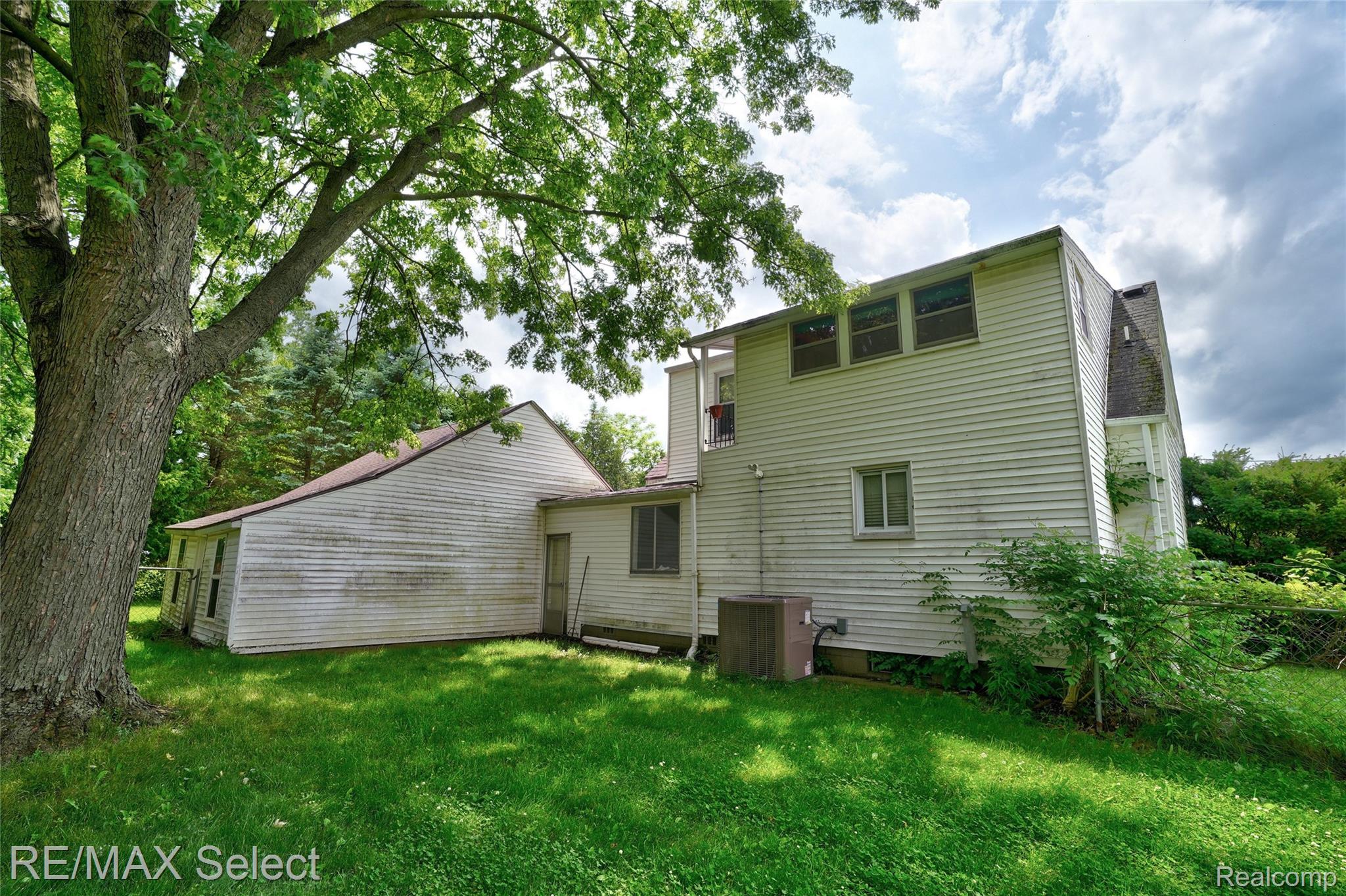 7173 Porter Road Grand Blanc, MI 48439 - Photo 4 of 35 7173 Porter Rd 06.jpg