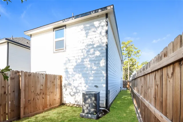 a view of a back yard of the house