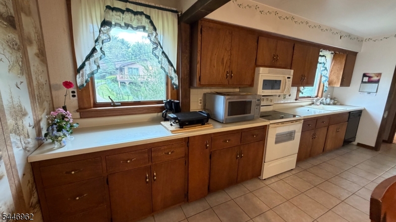 112 Allerton Road Annandale, NJ 08801 - Photo 32 of 50