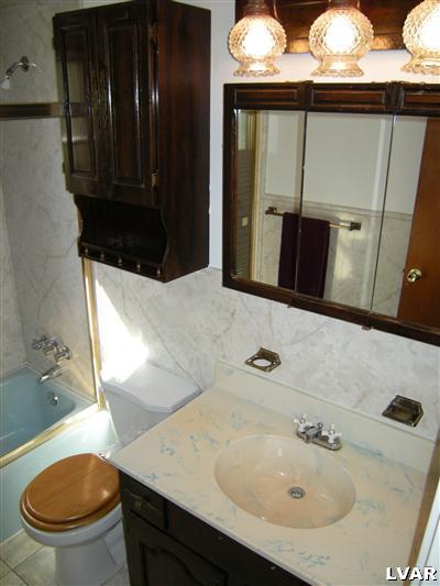 1954 Rockingham Drive Bethlehem, PA 18018 - Photo 13 of 17 Gallery Image 13