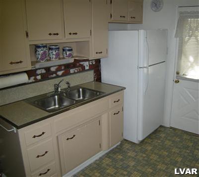 1954 Rockingham Drive Bethlehem, PA 18018 - Photo 9 of 17 Gallery Image 9