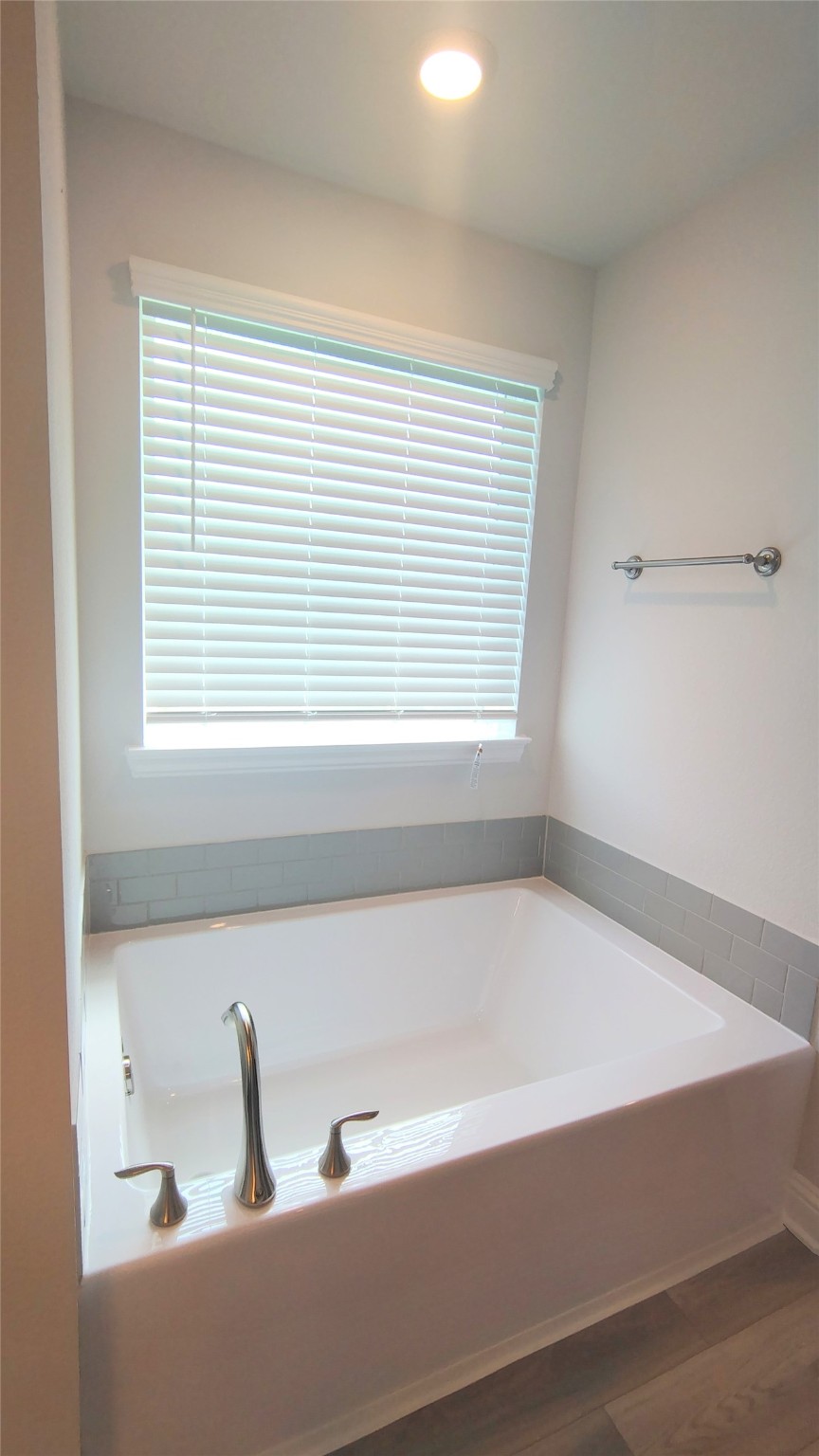 5 Keystone Court Angleton, TX 77515 - Photo 12 of 18 a bathroom with a bathtub and window