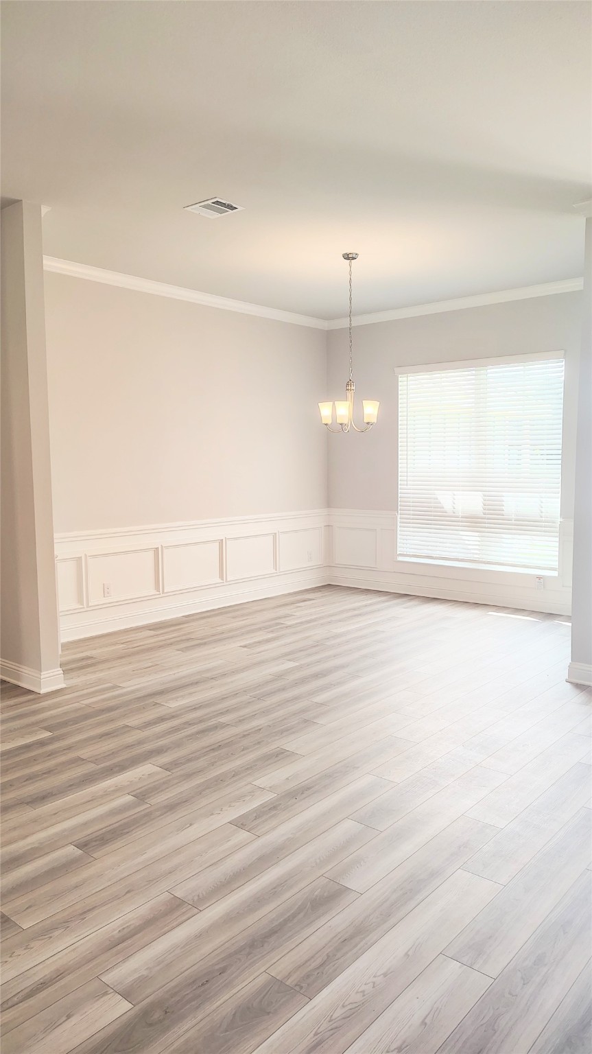 5 Keystone Court Angleton, TX 77515 - Photo 4 of 18 wooden floor in an empty room