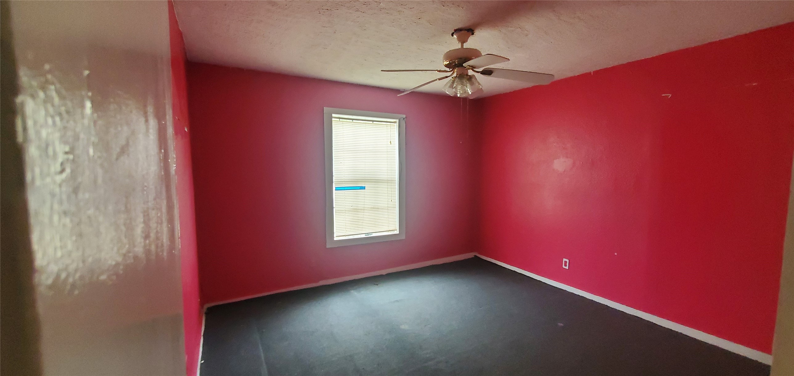 5238 Pershing Street Houston, TX 77033 - Photo 9 of 13 an empty room with a window