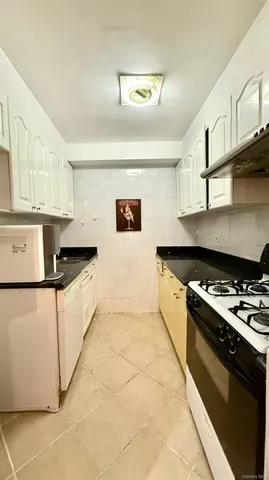 $379,000 | 138-70 Elder Avenue, Unit 4T | Flushing