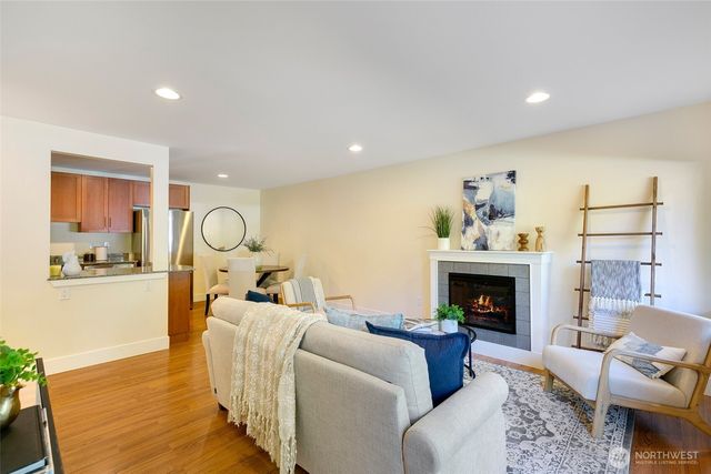 $325,000 | 21307 48th Avenue West, Unit C211, Mountlake Terrace, WA 98043